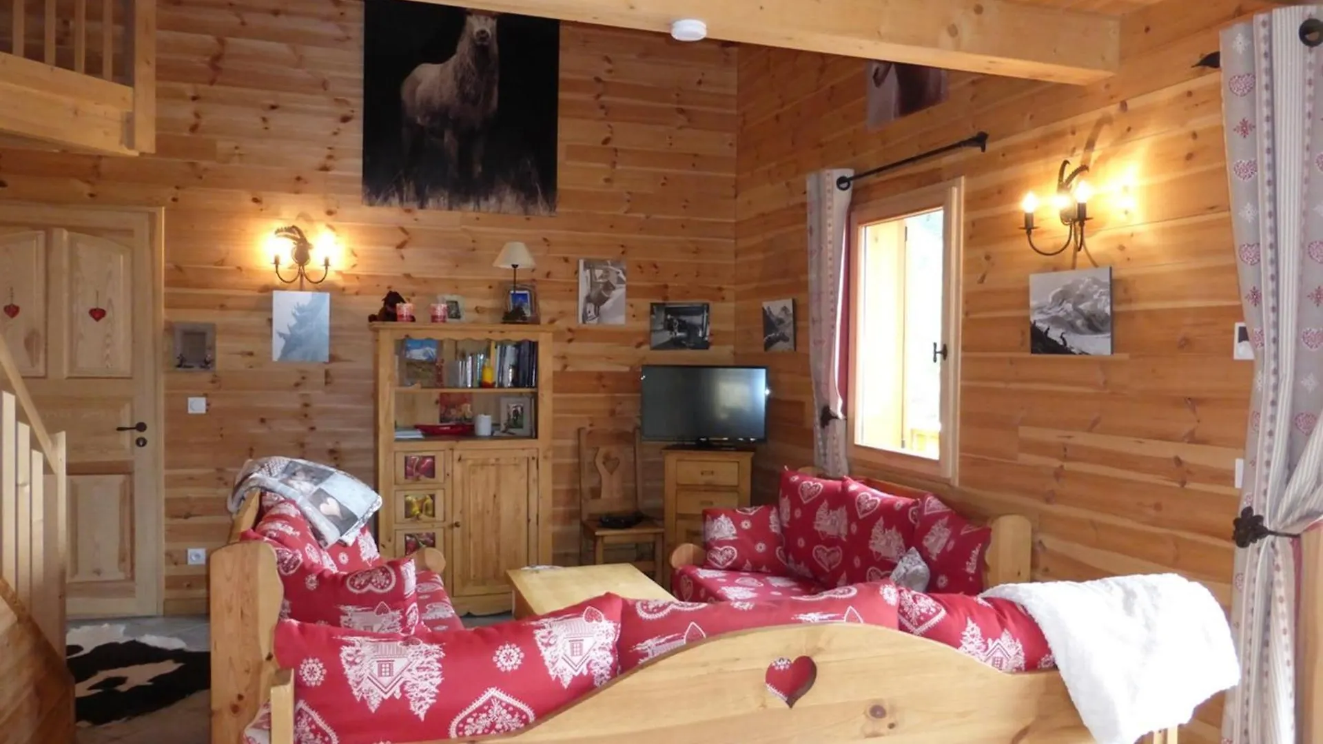 Chalet Spacieux Avec Terrasse Et Grand Jardin A Enchastrayes - Fr-1-804-23